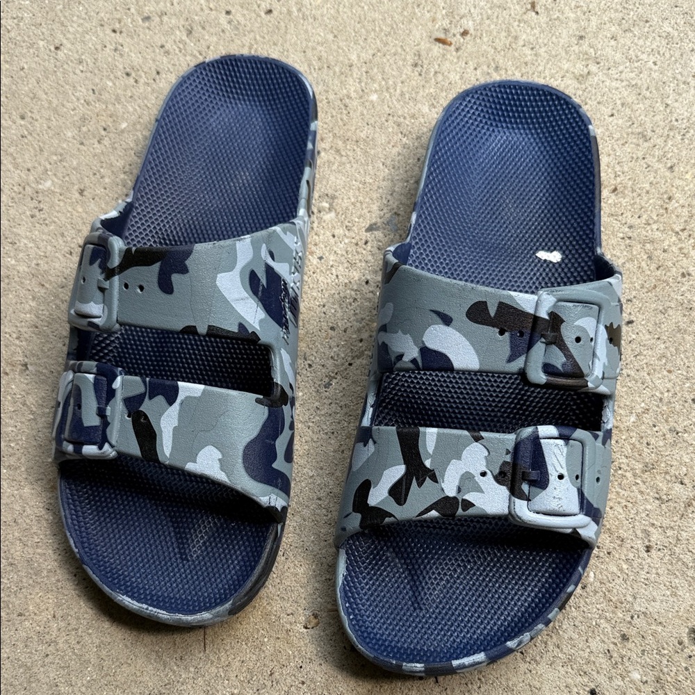 FREEDOM MOSES sz 40/41 Camouflage Slide Sandals